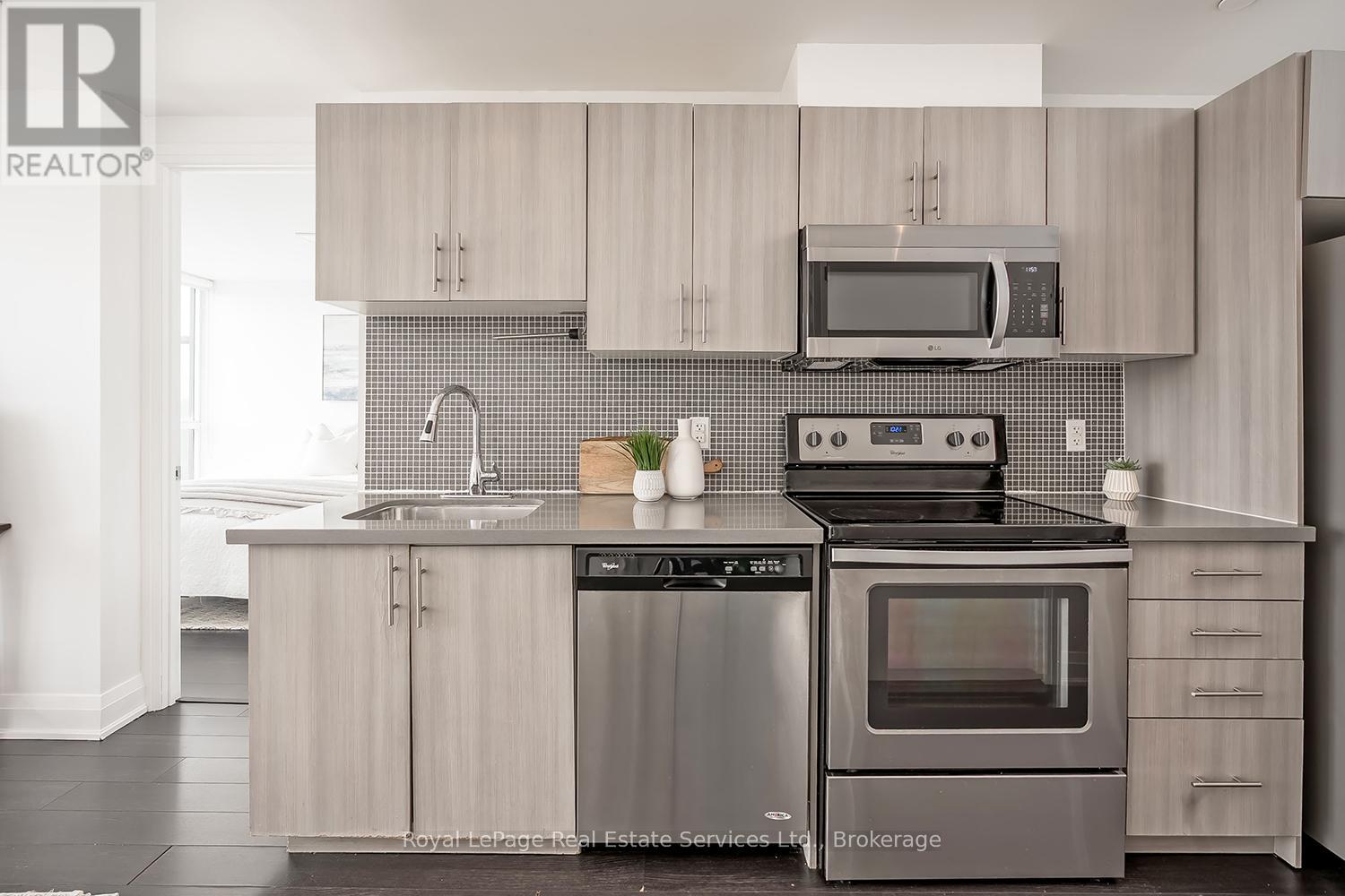 Photo 3 of 410 16 Mcadam Avenue, Toronto ON