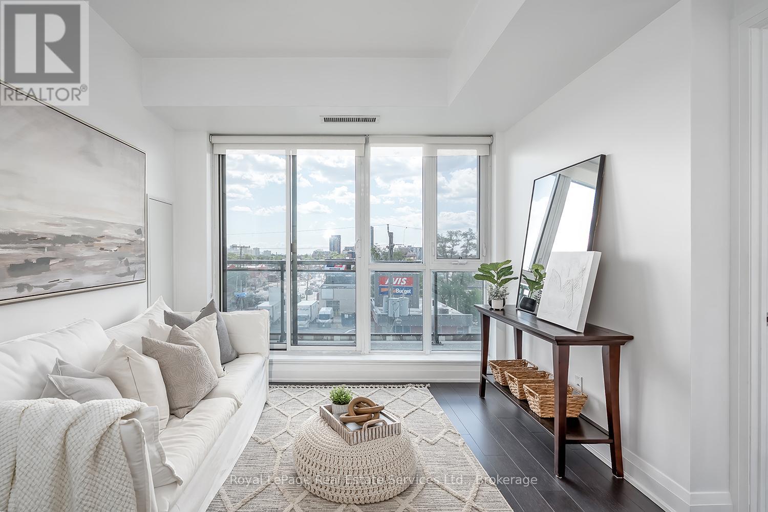 Photo 4 of 410 16 Mcadam Avenue, Toronto ON