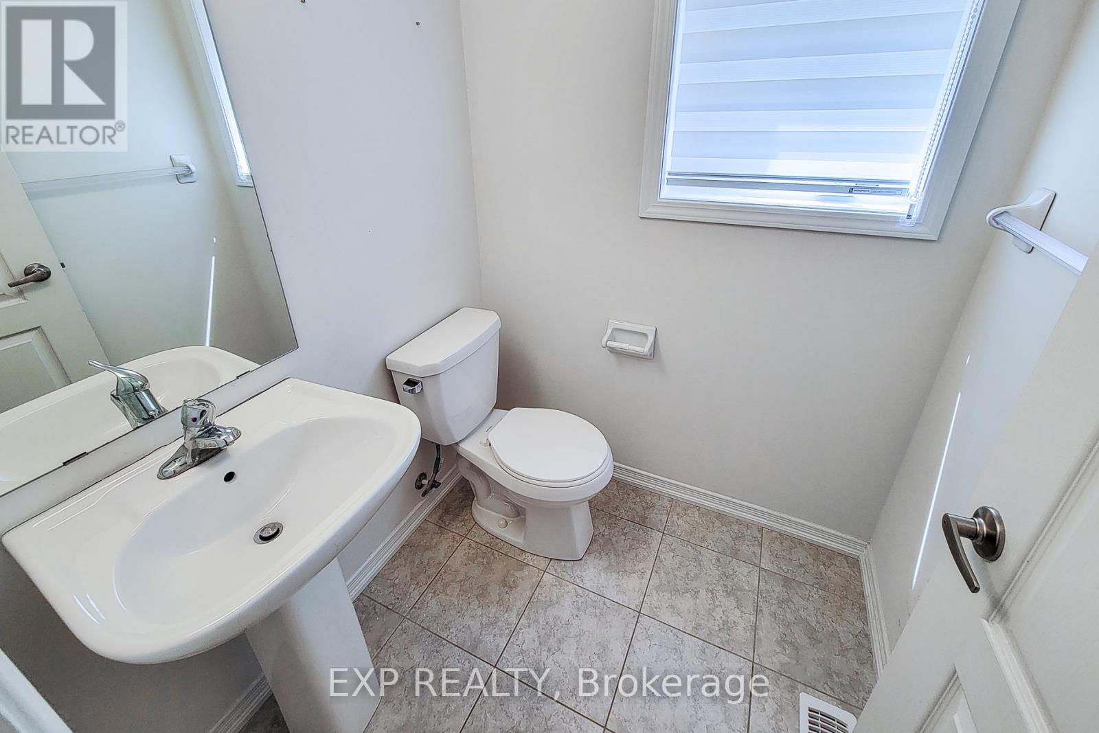 Photo 20 of 45 Cooke Avenue, Brantford ON