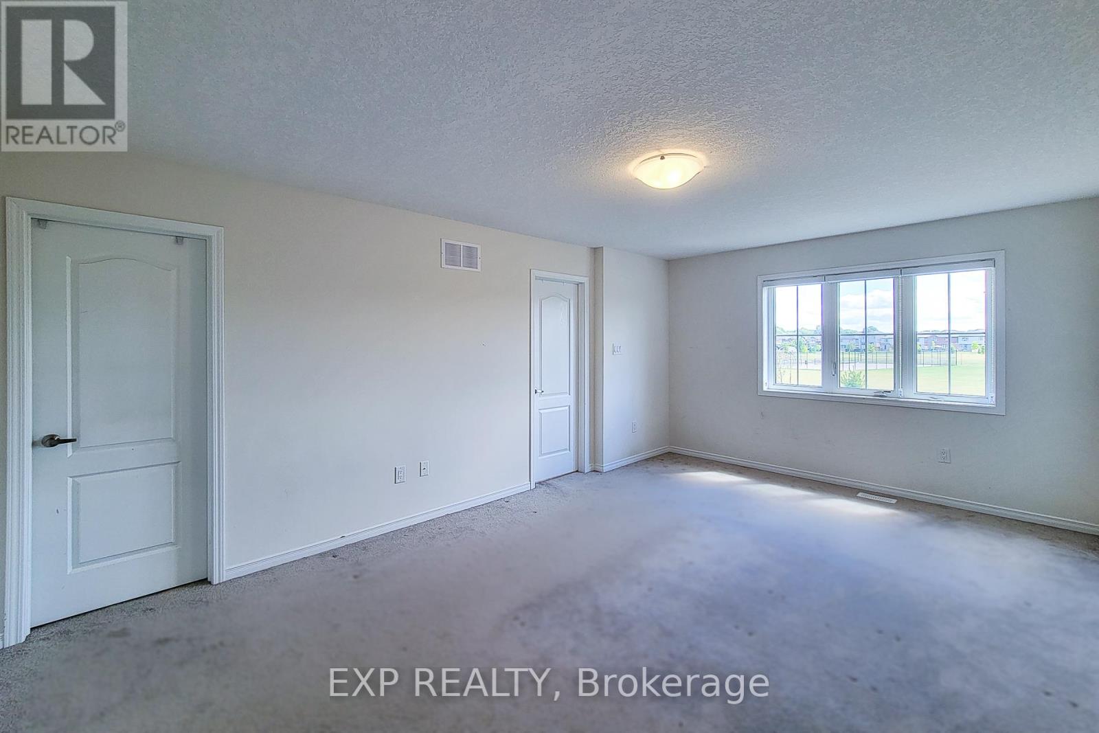 Photo 24 of 45 Cooke Avenue, Brantford ON