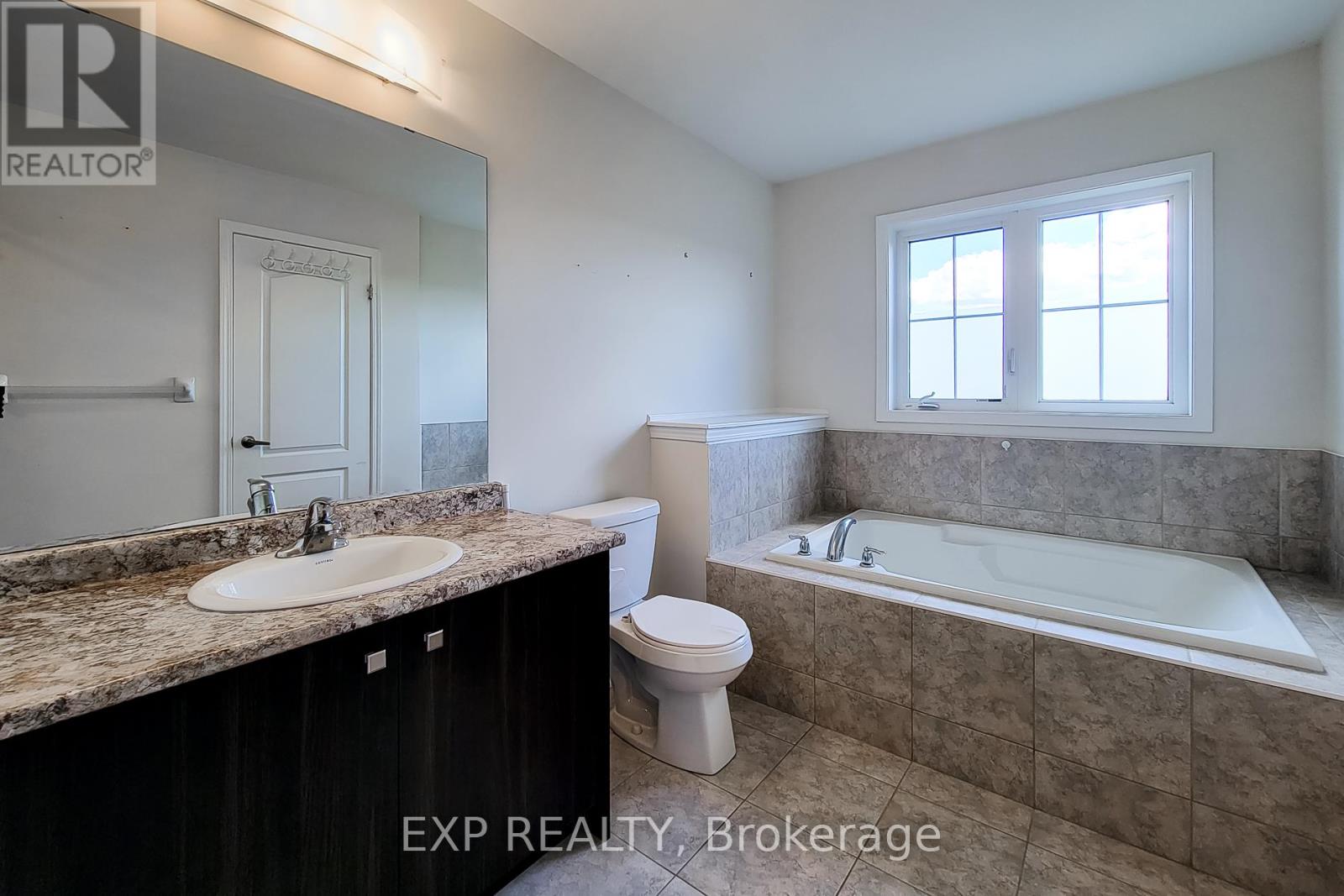Photo 27 of 45 Cooke Avenue, Brantford ON
