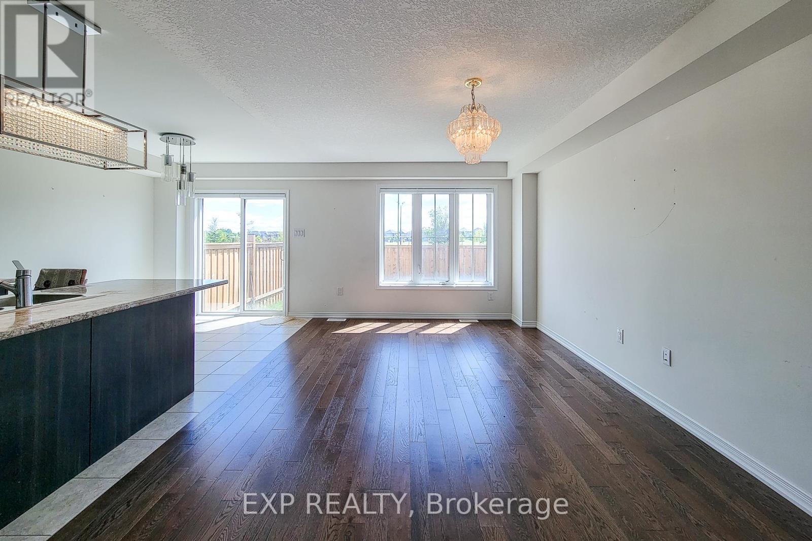 Photo 8 of 45 Cooke Avenue, Brantford ON