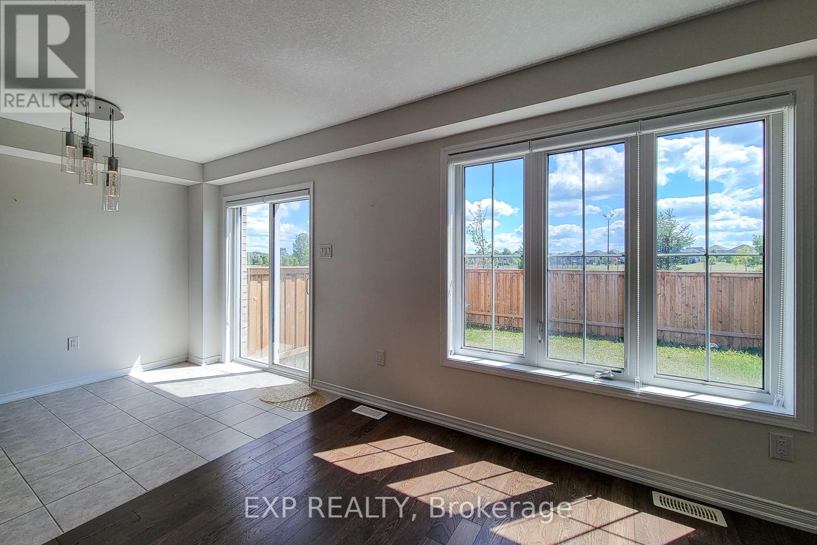 Photo 9 of 45 Cooke Avenue, Brantford ON