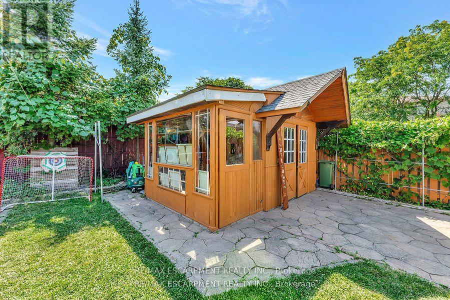 Photo 32 of 39 Marilyn Court, Hamilton ON