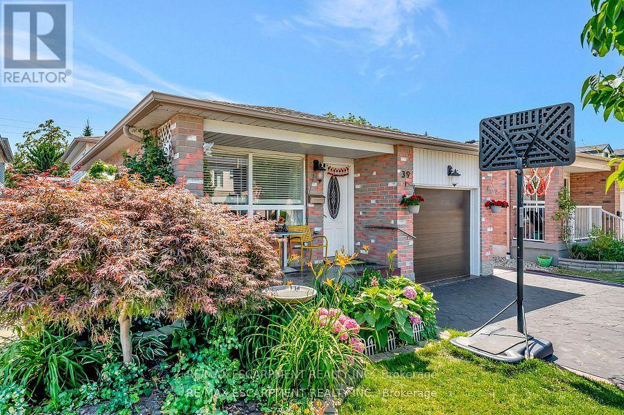 Photo 34 of 39 Marilyn Court, Hamilton ON