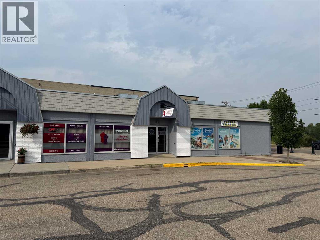 Photo 8 of 4 4902 50 Street, Ponoka AB