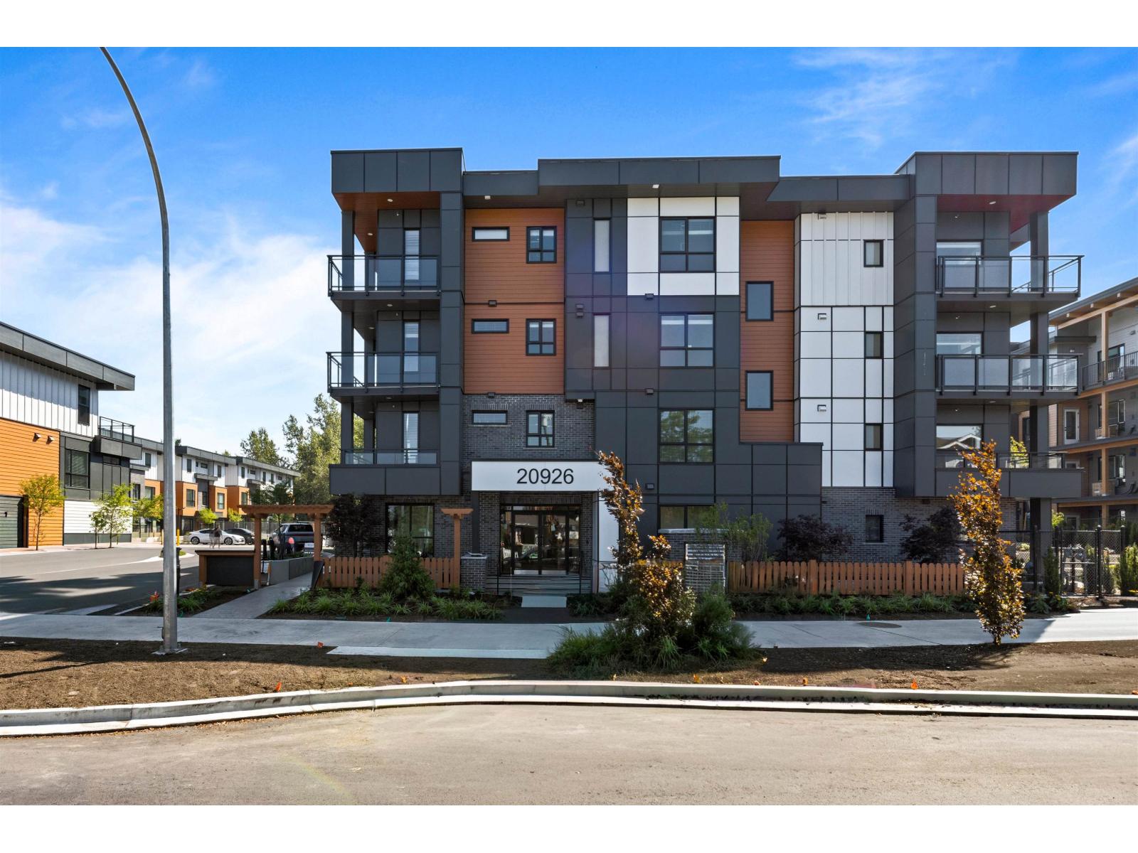 Photo 1 of 313 20926 83 Avenue, Langley BC
