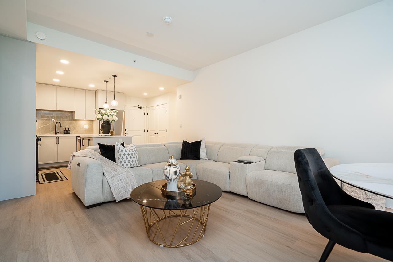 Photo 13 of 608 3528 146 A Street, Surrey BC