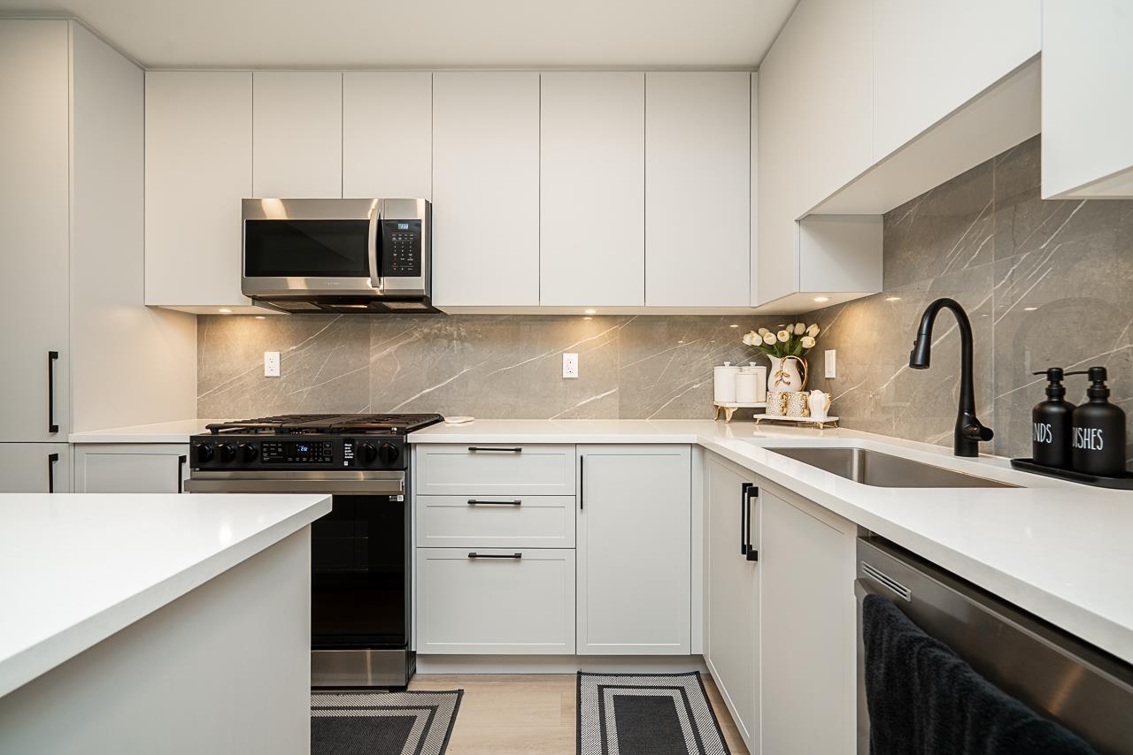 Photo 6 of 608 3528 146 A Street, Surrey BC