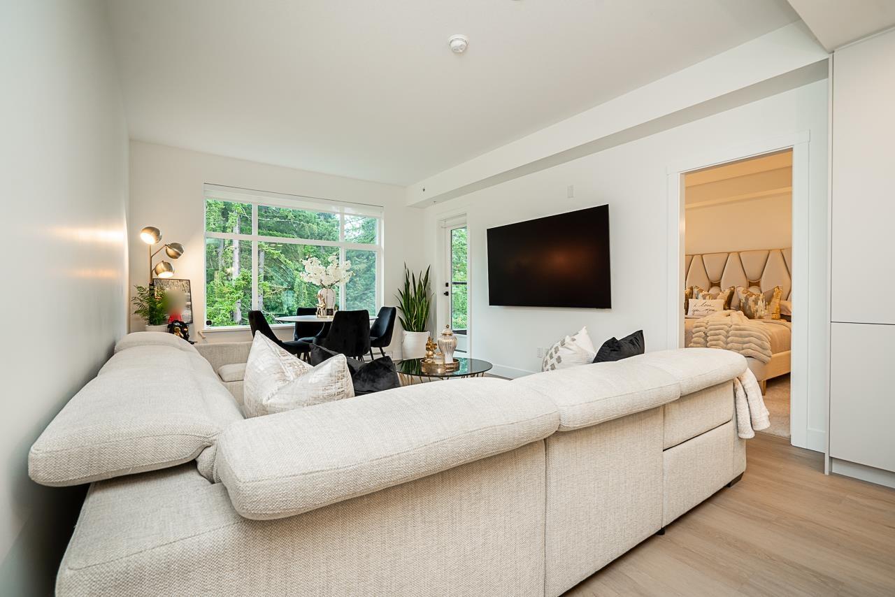 Photo 10 of 608 3528 146 A Street, Surrey BC