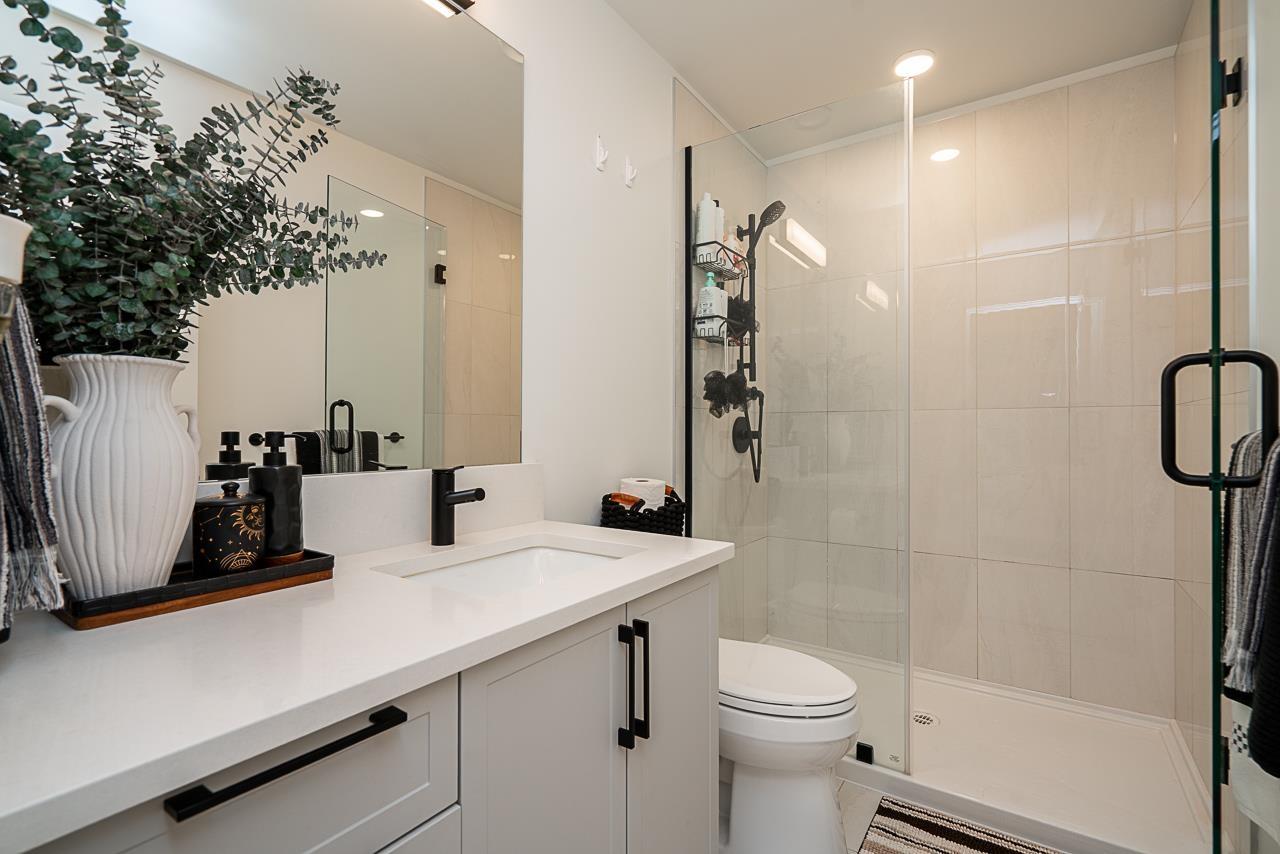 Photo 21 of 608 3528 146 A Street, Surrey BC