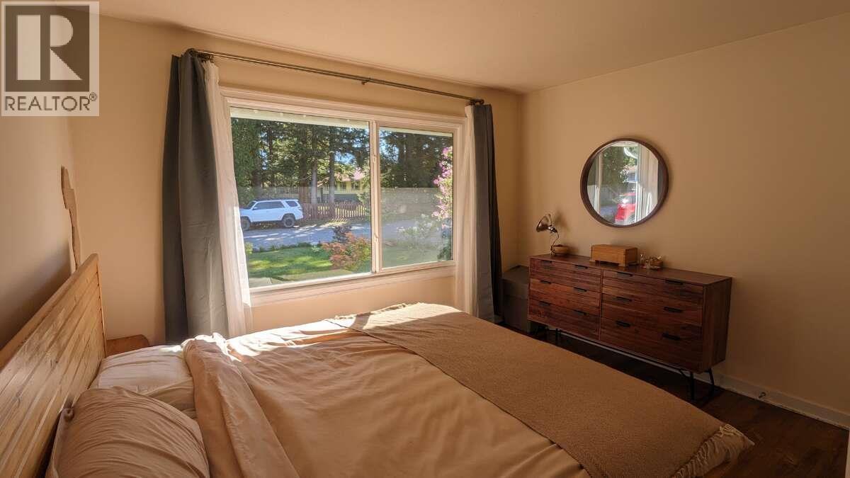 3303 THOMAS STREET, Terrace