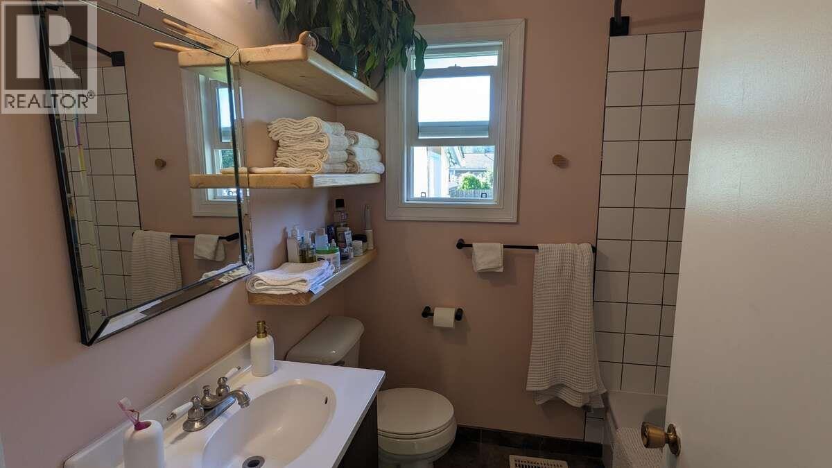 3303 THOMAS STREET, Terrace
