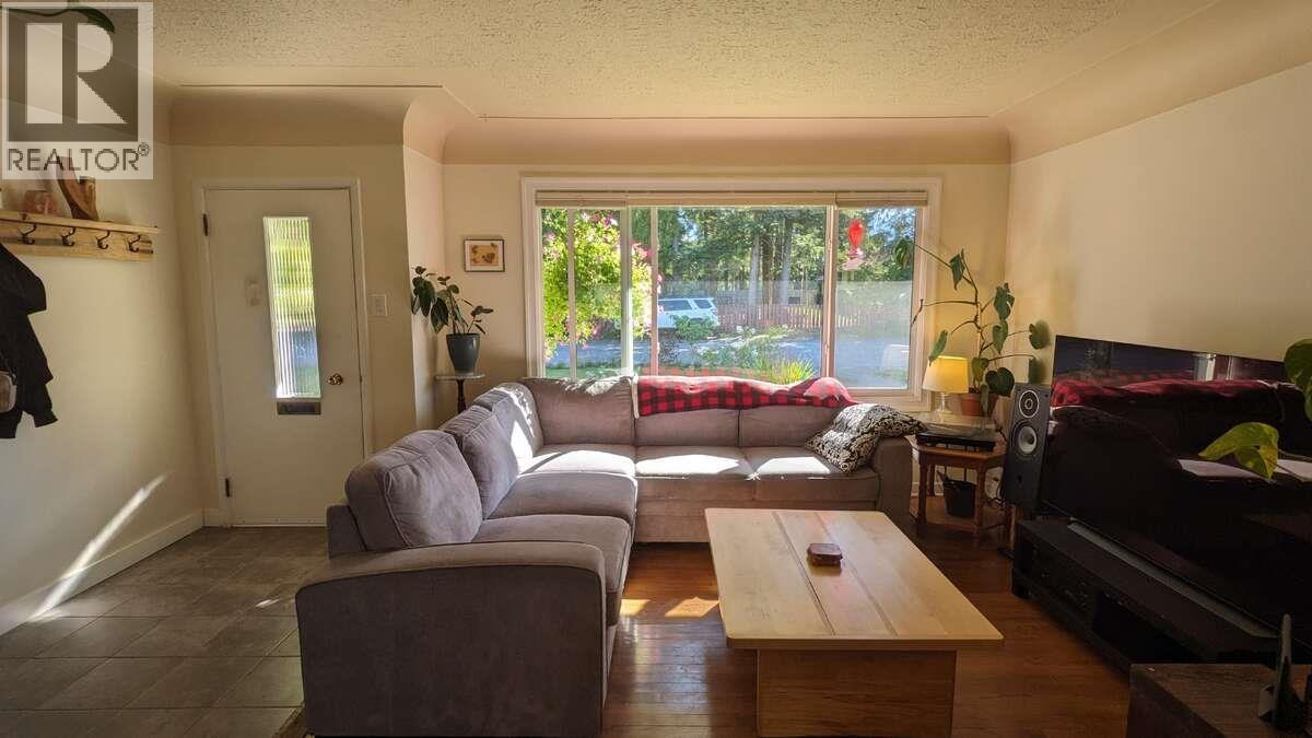 3303 THOMAS STREET, Terrace
