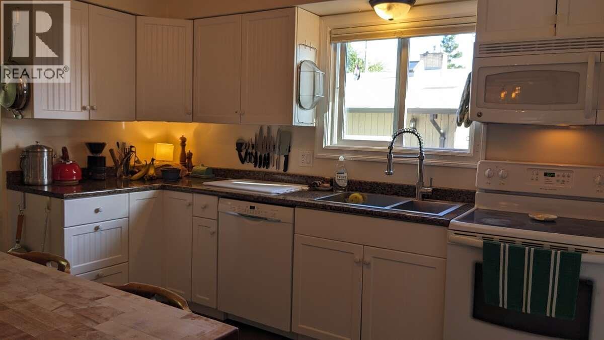 3303 THOMAS STREET, Terrace