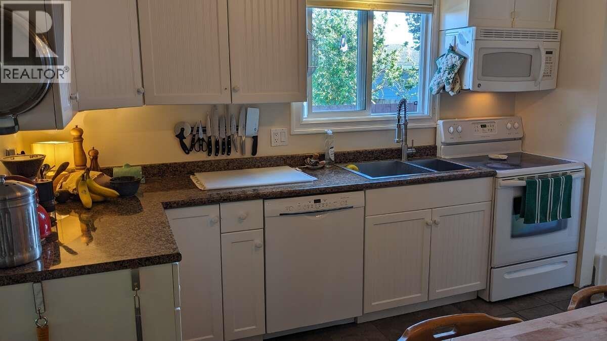 3303 THOMAS STREET, Terrace