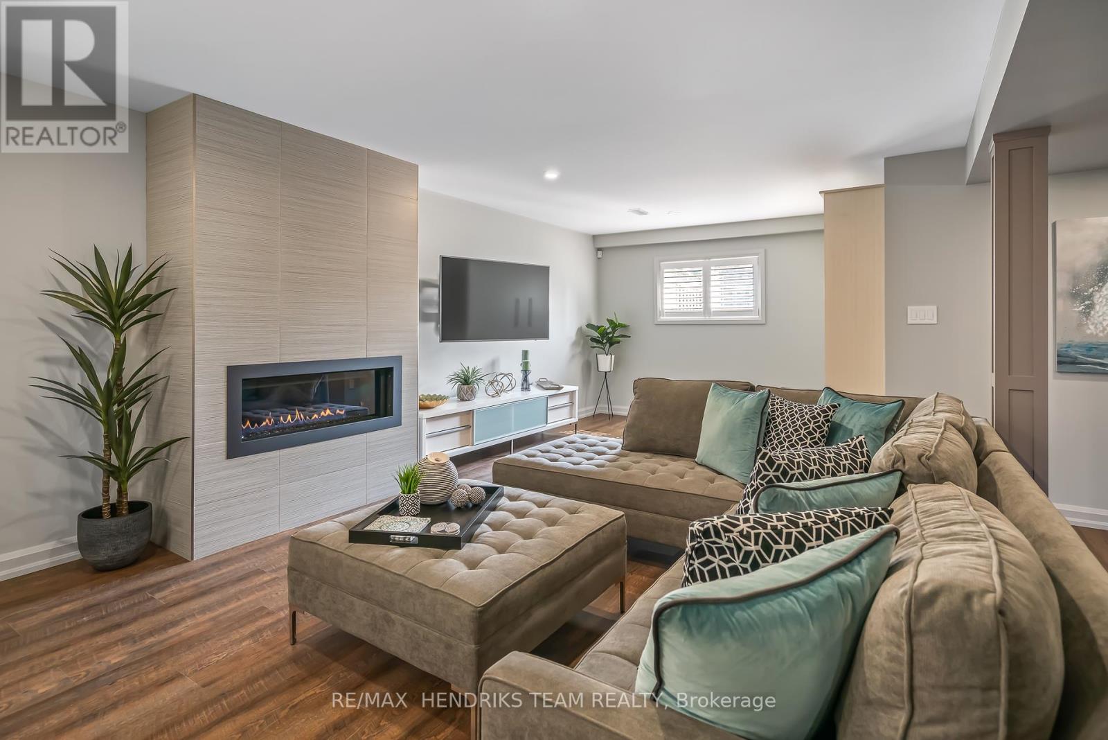 Photo 21 of 198 First Street Louth, St Catharines ON