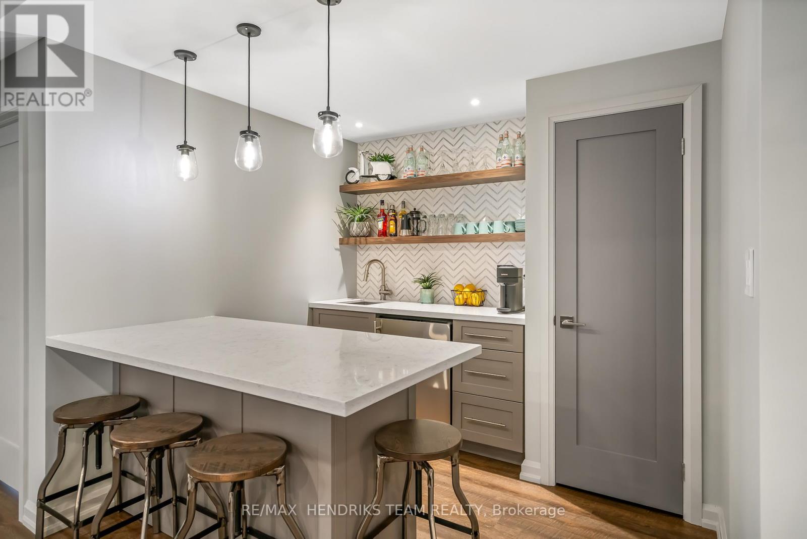 Photo 22 of 198 First Street Louth, St Catharines ON
