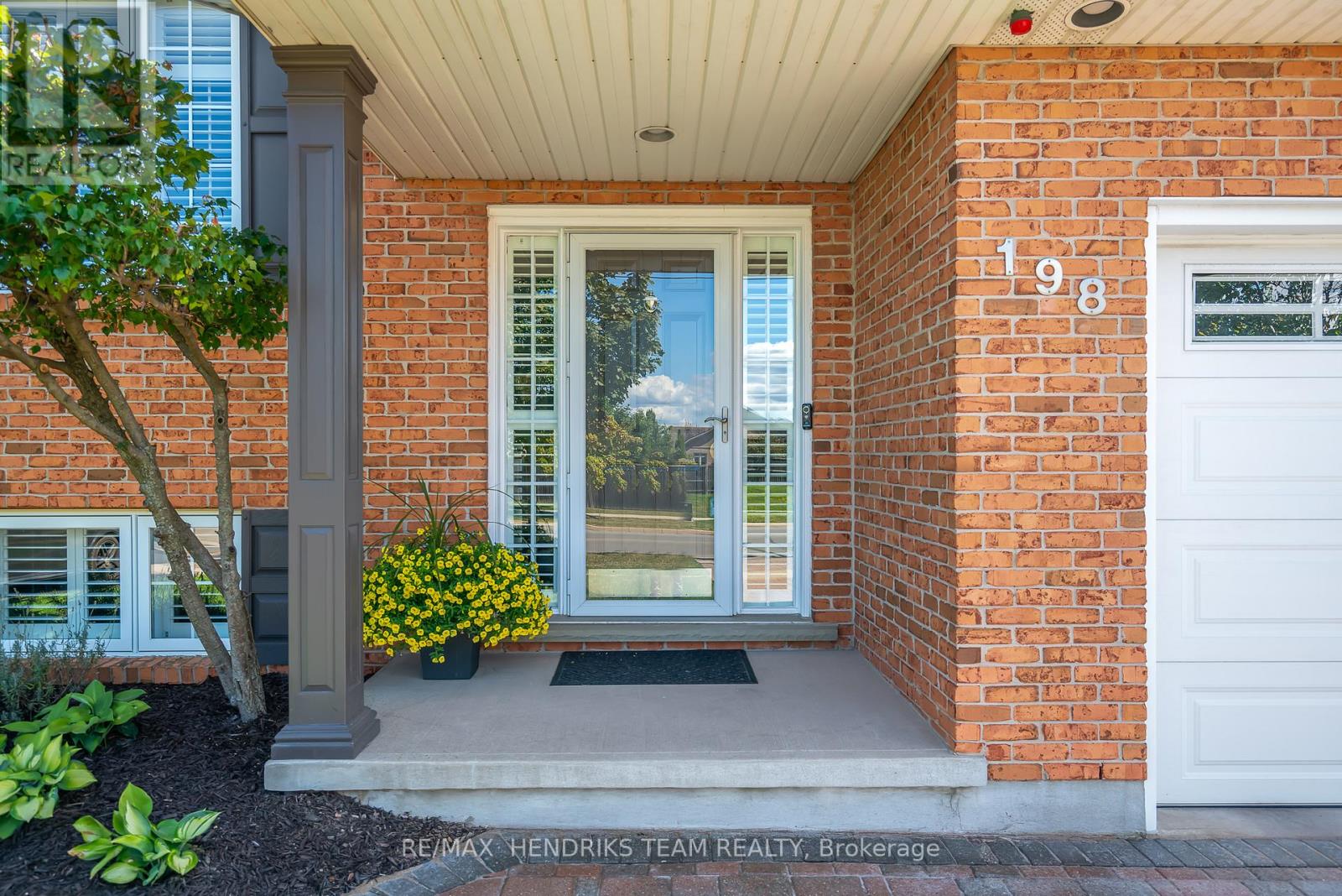 Photo 2 of 198 First Street Louth, St Catharines ON