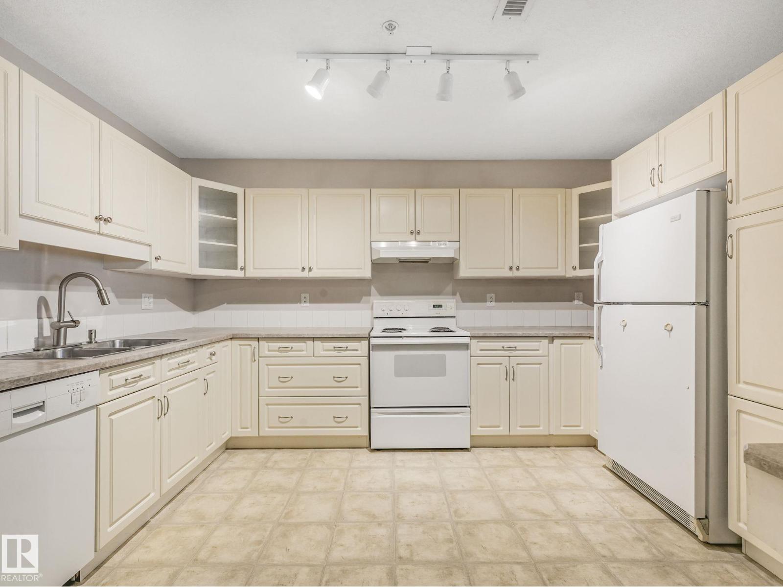Photo 8 of 114 6220 Fulton Rd Nw, Edmonton AB