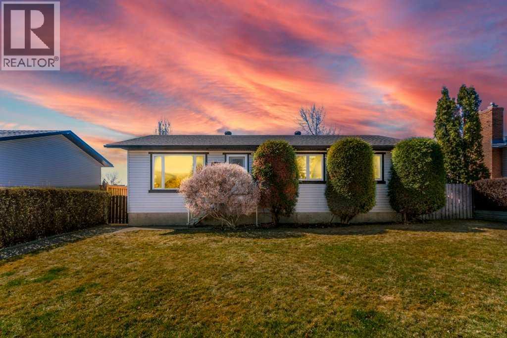 Photo 3 of 1417 Mccrimmon Drive, Carstairs AB