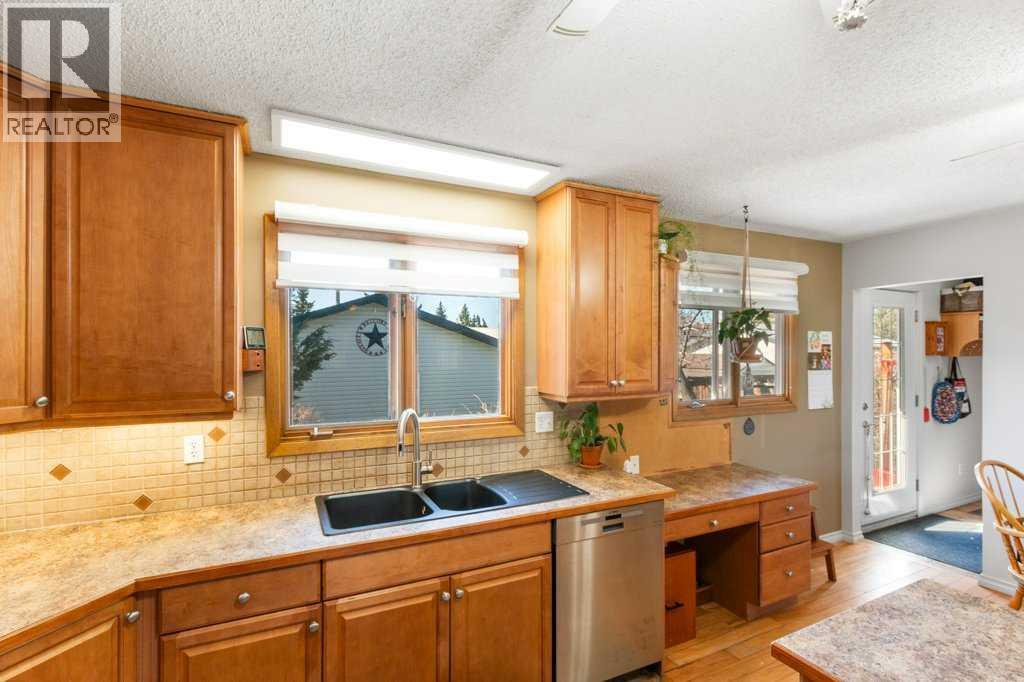 Photo 10 of 1417 Mccrimmon Drive, Carstairs AB