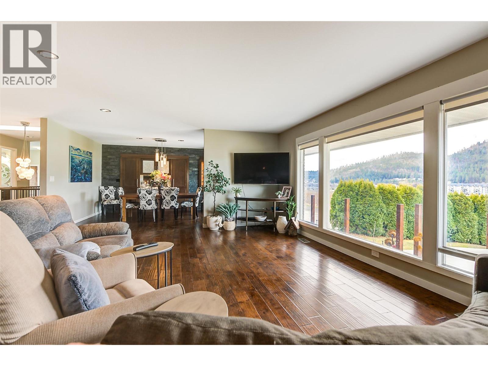 1-3 371 Valley Road, Kelowna