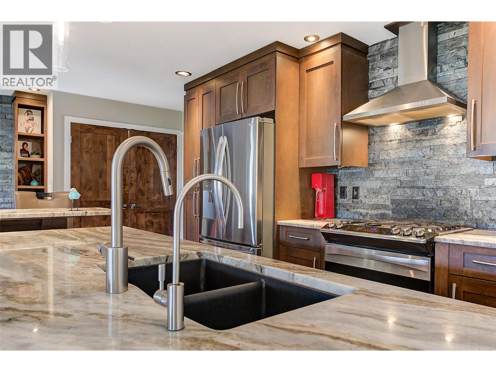 1-3 371 Valley Road, Kelowna