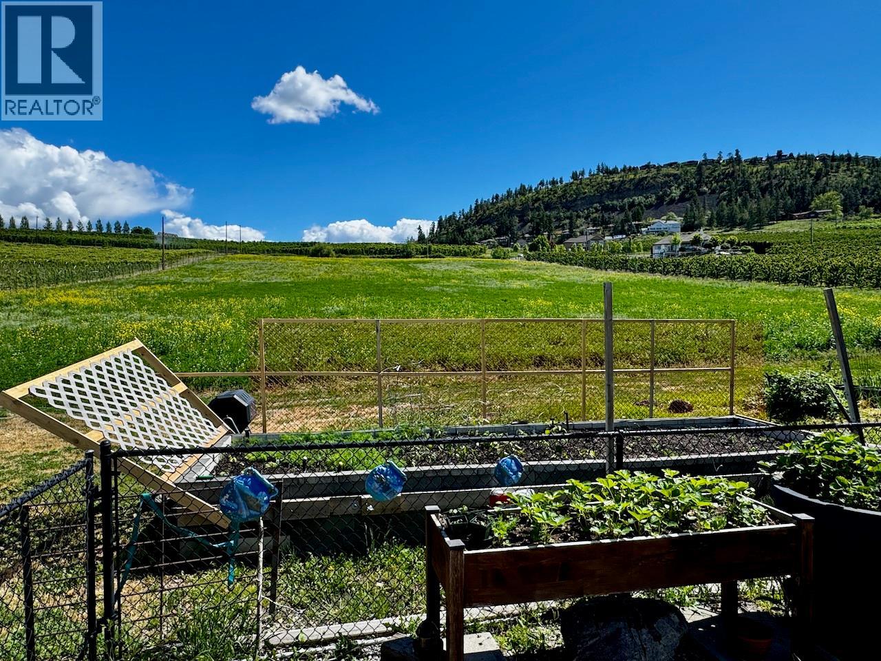 1-3 371 Valley Road, Kelowna