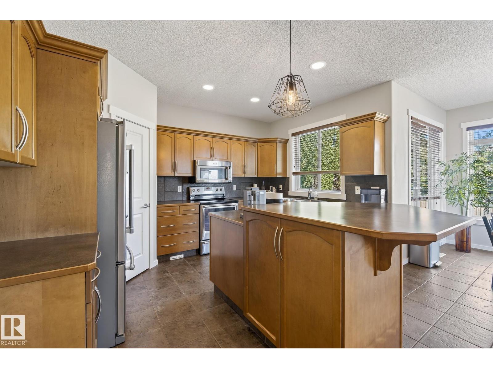 Photo 17 of 1026 Mckinney Gr Nw, Edmonton AB
