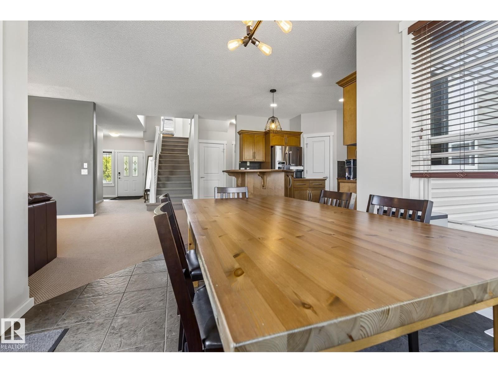 Photo 10 of 1026 Mckinney Gr Nw, Edmonton AB