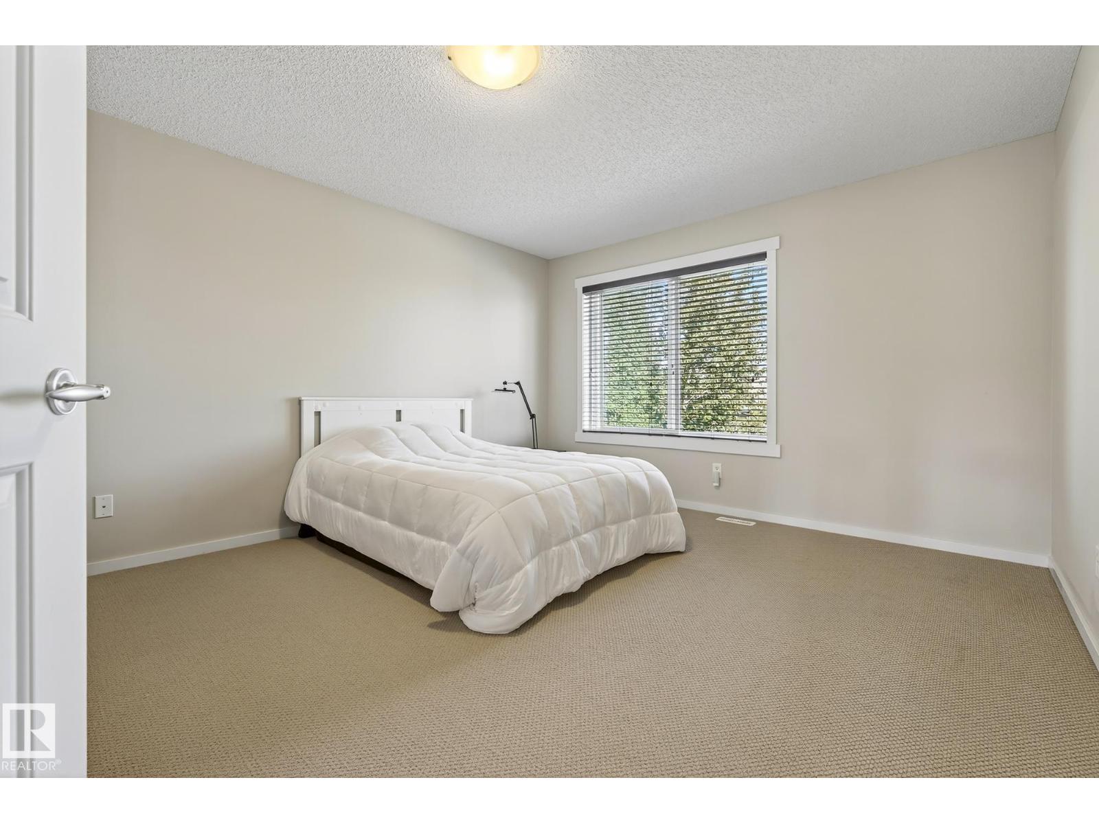 Photo 18 of 1026 Mckinney Gr Nw, Edmonton AB