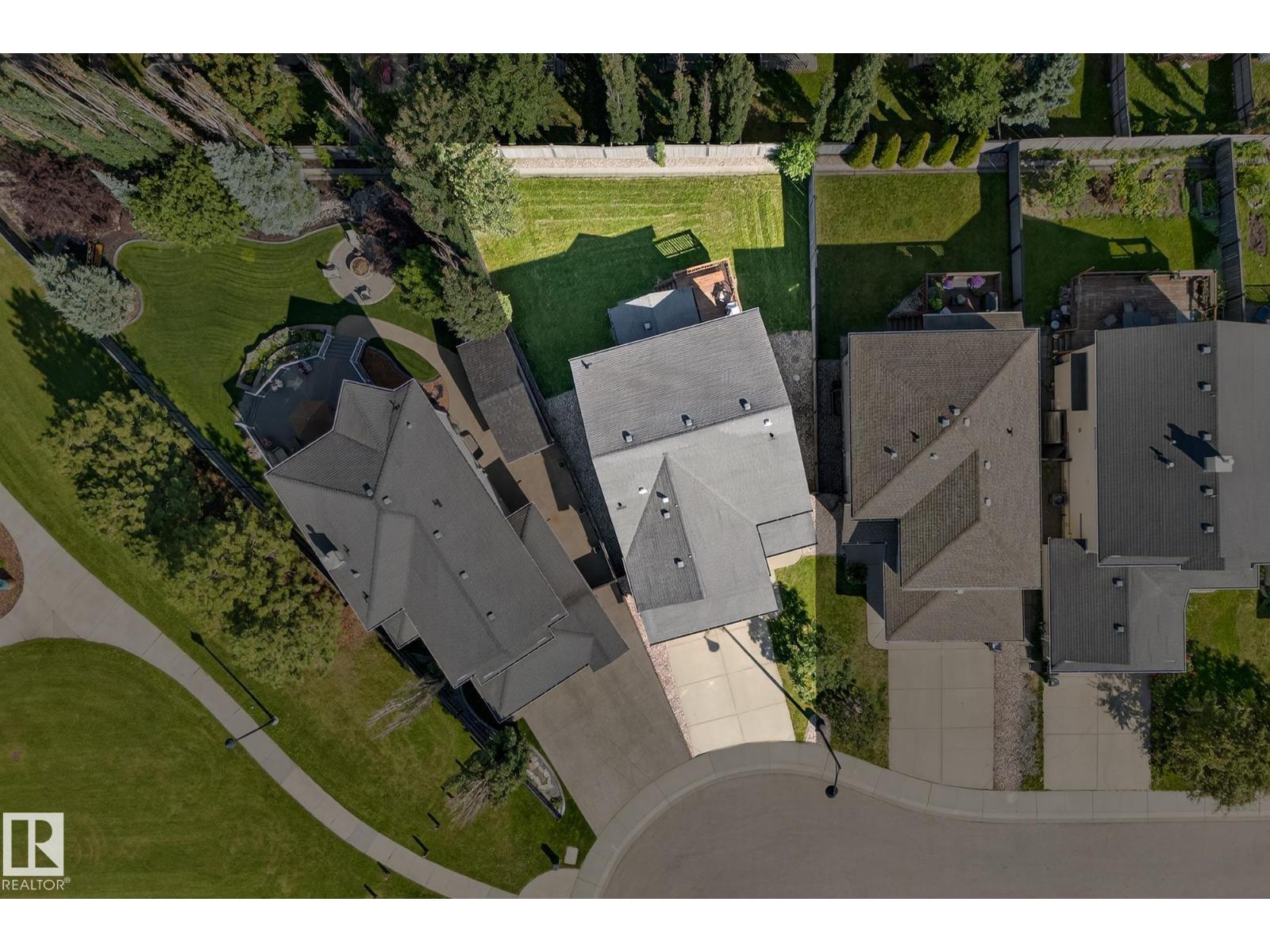 Photo 15 of 1026 Mckinney Gr Nw, Edmonton AB
