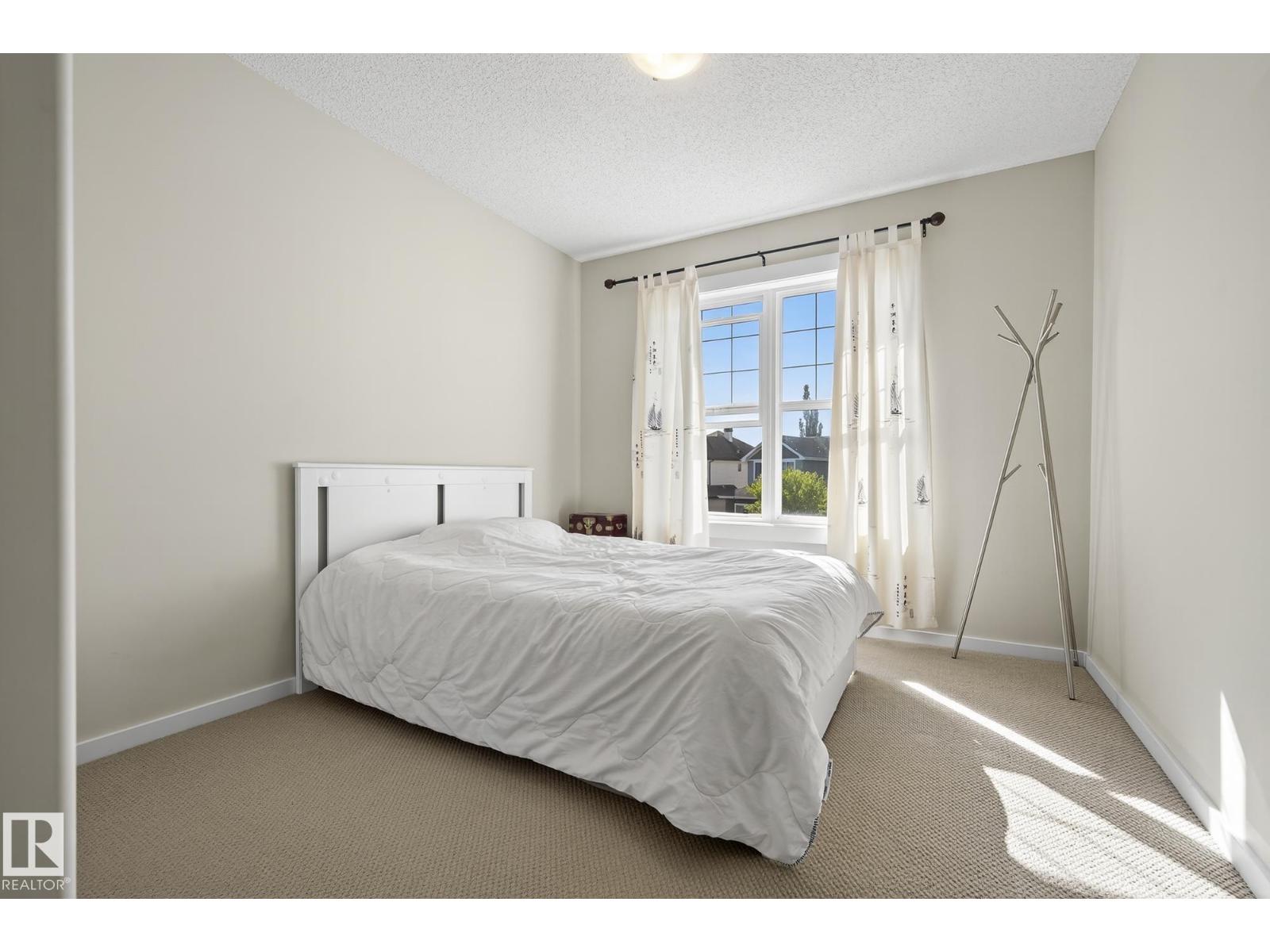 Photo 16 of 1026 Mckinney Gr Nw, Edmonton AB