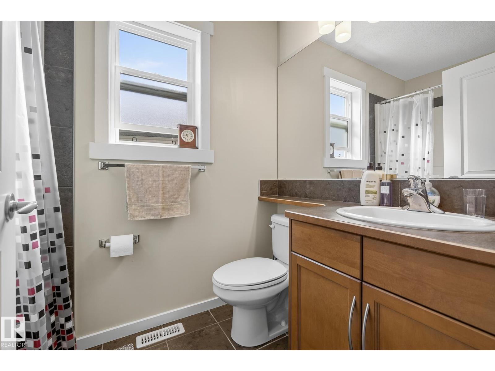 Photo 19 of 1026 Mckinney Gr Nw, Edmonton AB
