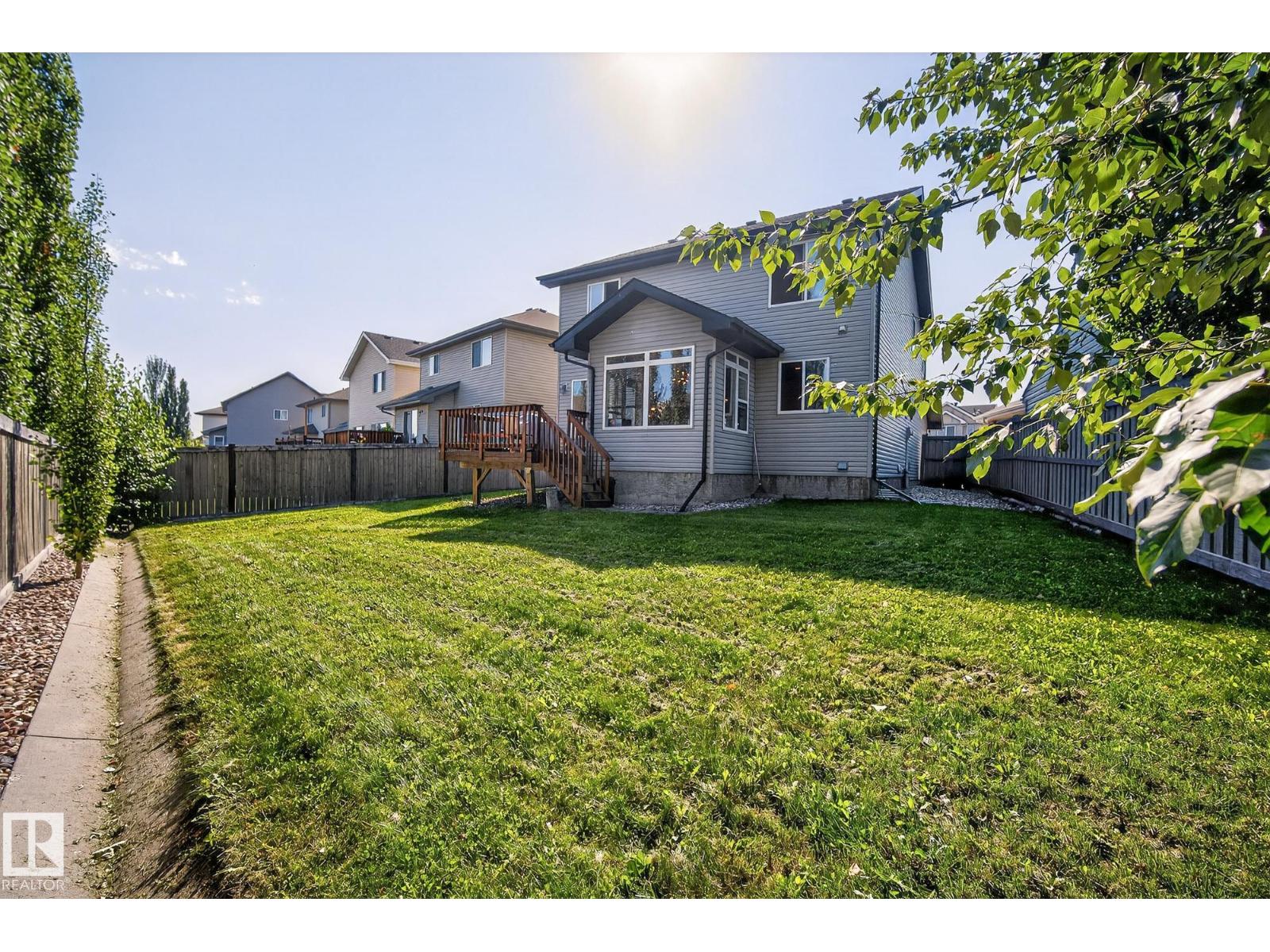 Photo 5 of 1026 Mckinney Gr Nw, Edmonton AB