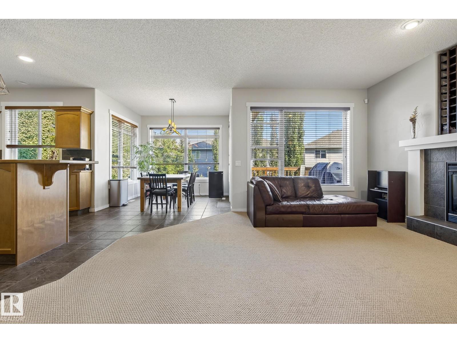 Photo 4 of 1026 Mckinney Gr Nw, Edmonton AB