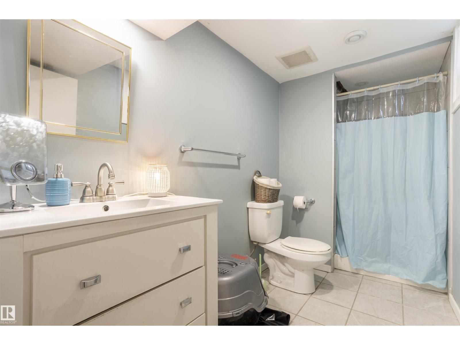 Photo 16 of 10880 73 St Nw, Edmonton AB