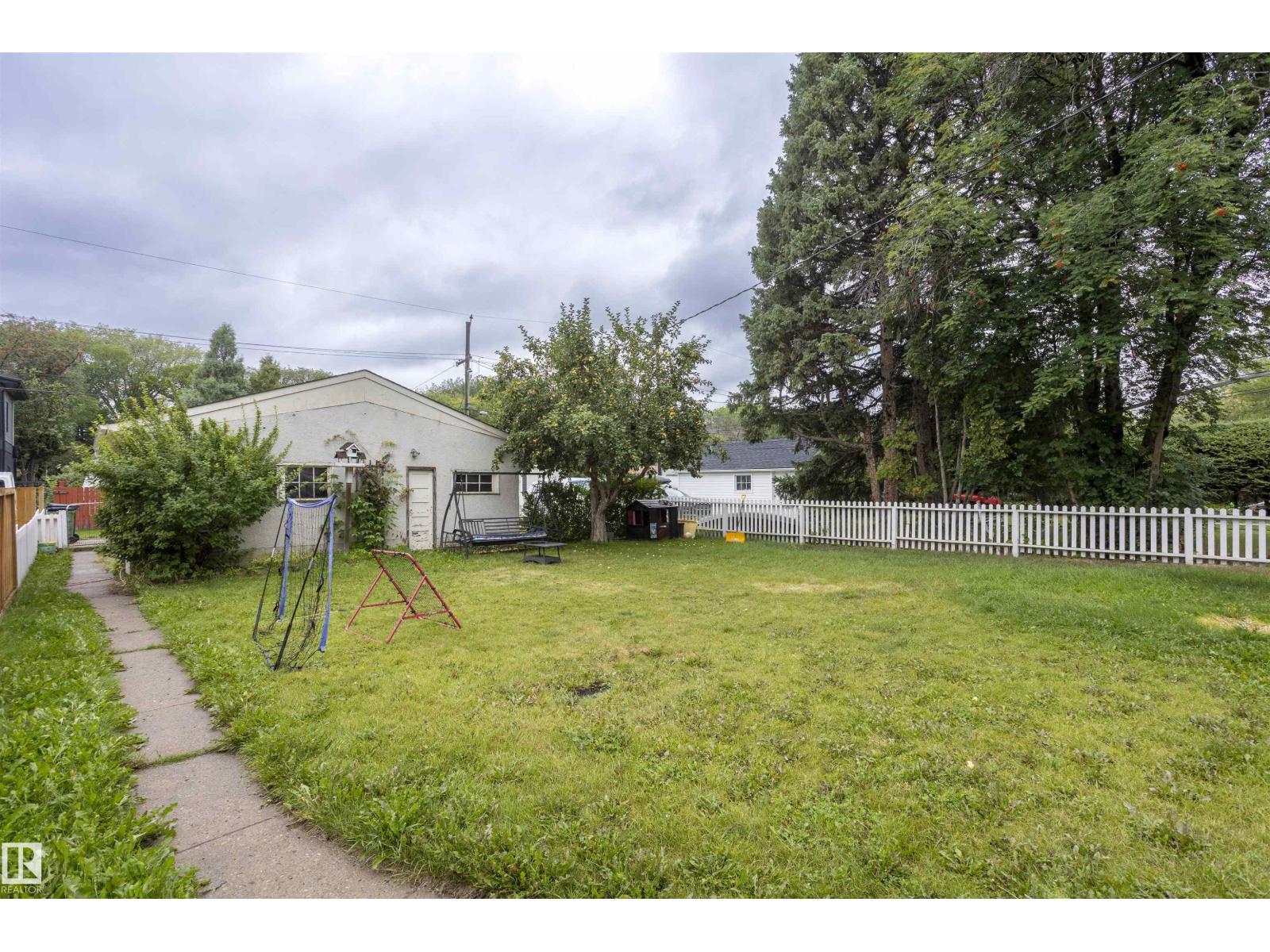 Photo 1 of 10880 73 St Nw, Edmonton AB