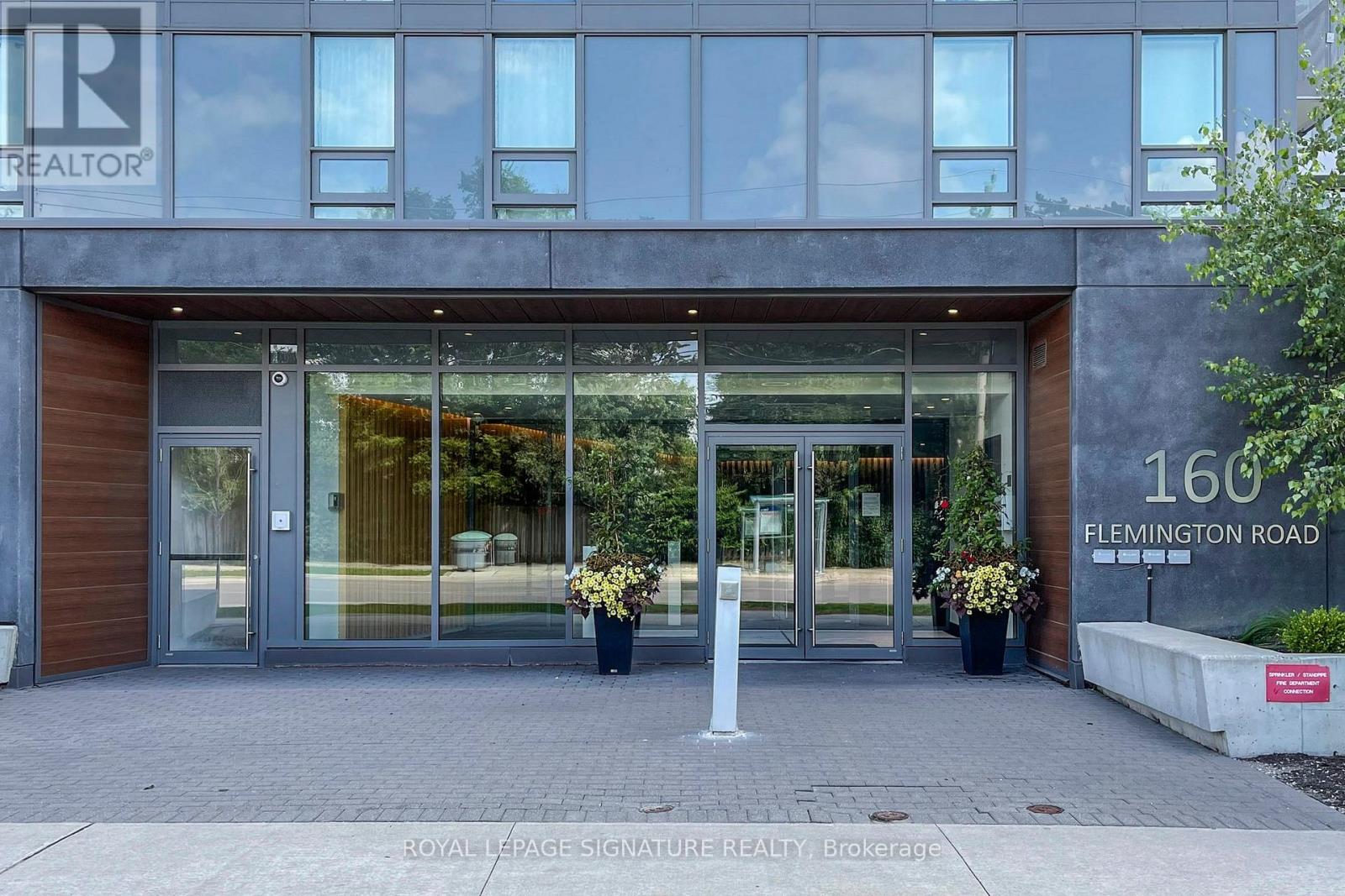 Photo 4 of 1409 160 Flemington Road, Toronto ON