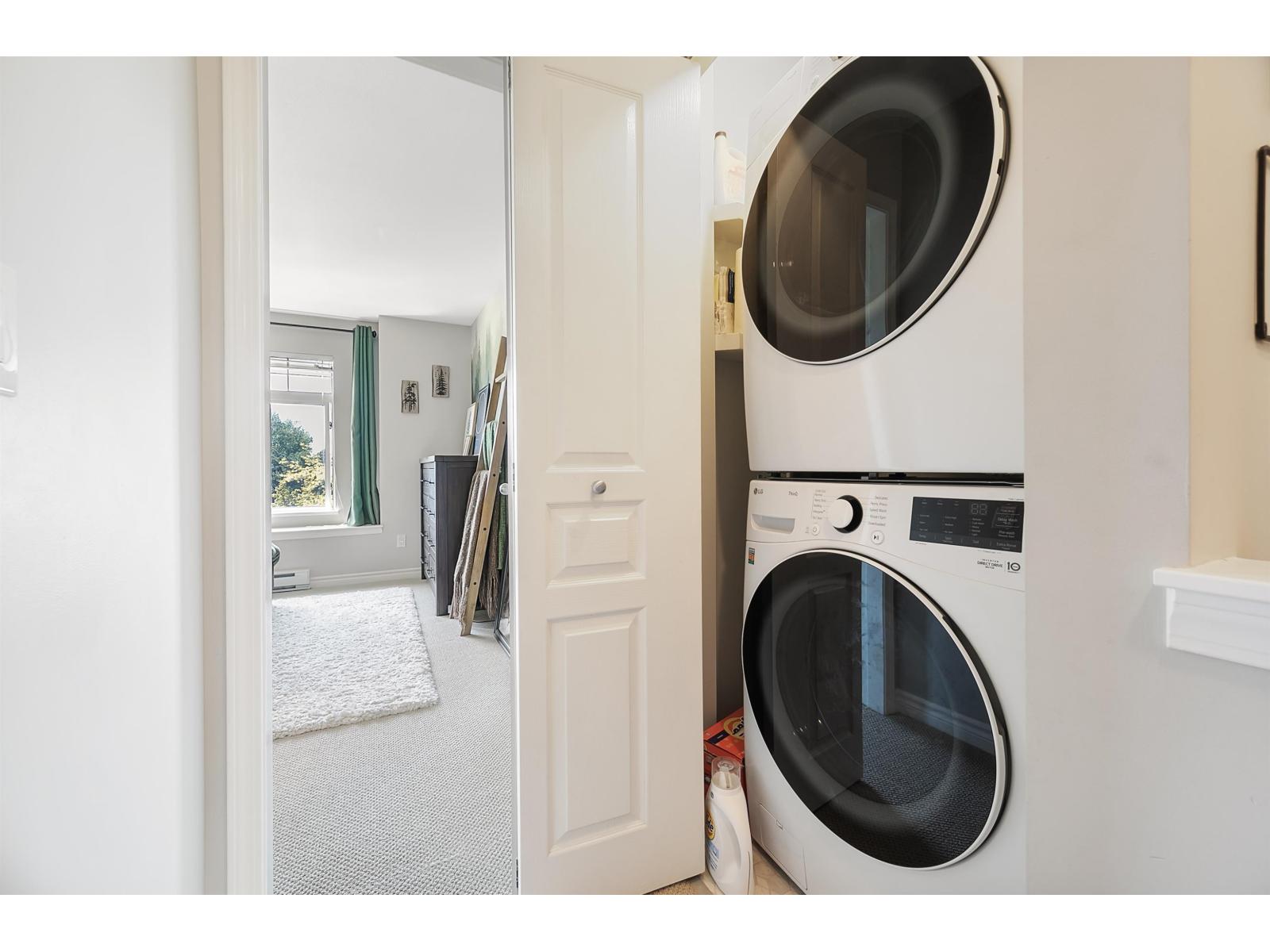 Photo 16 of 41 18839 69 Avenue, Surrey BC