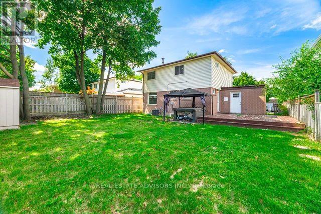 Photo 2 of 4 Parkend Avenue, Brampton ON