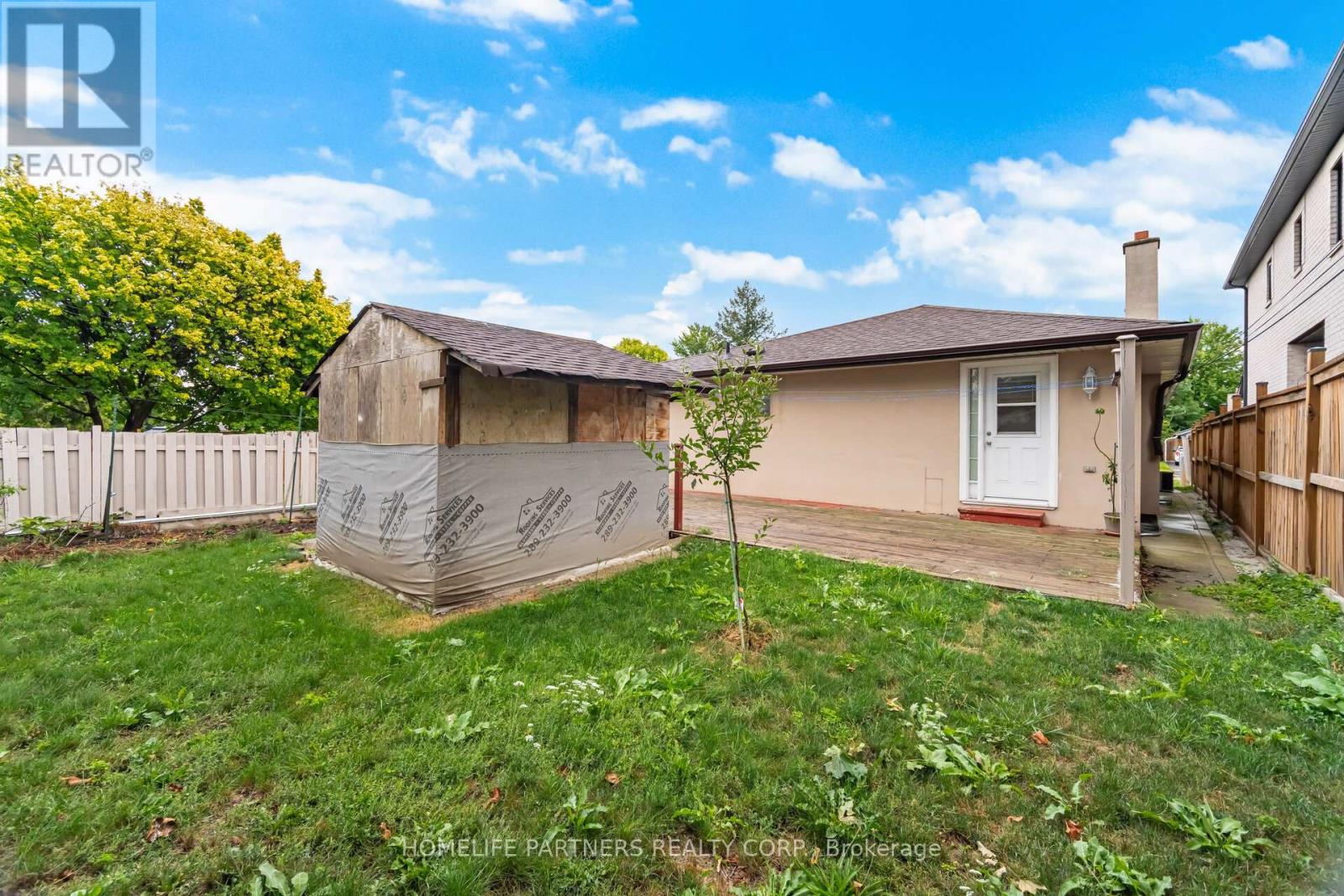 Photo 5 of 54 Fordwich Crescent, Toronto ON