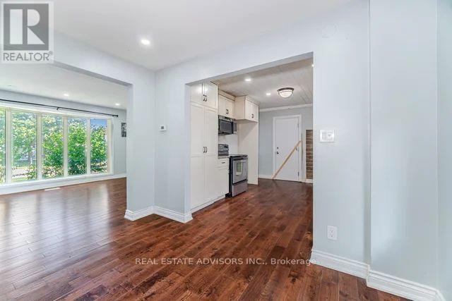 Photo 10 of 4 Parkend Avenue, Brampton ON