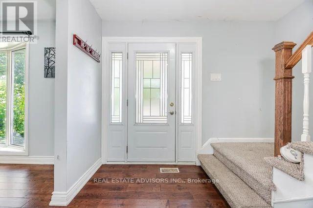 Photo 3 of 4 Parkend Avenue, Brampton ON