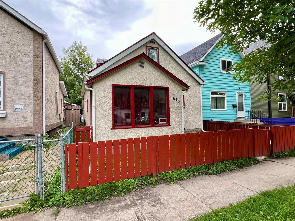 Photo 1 of 673 Toronto Street, Winnipeg MB
