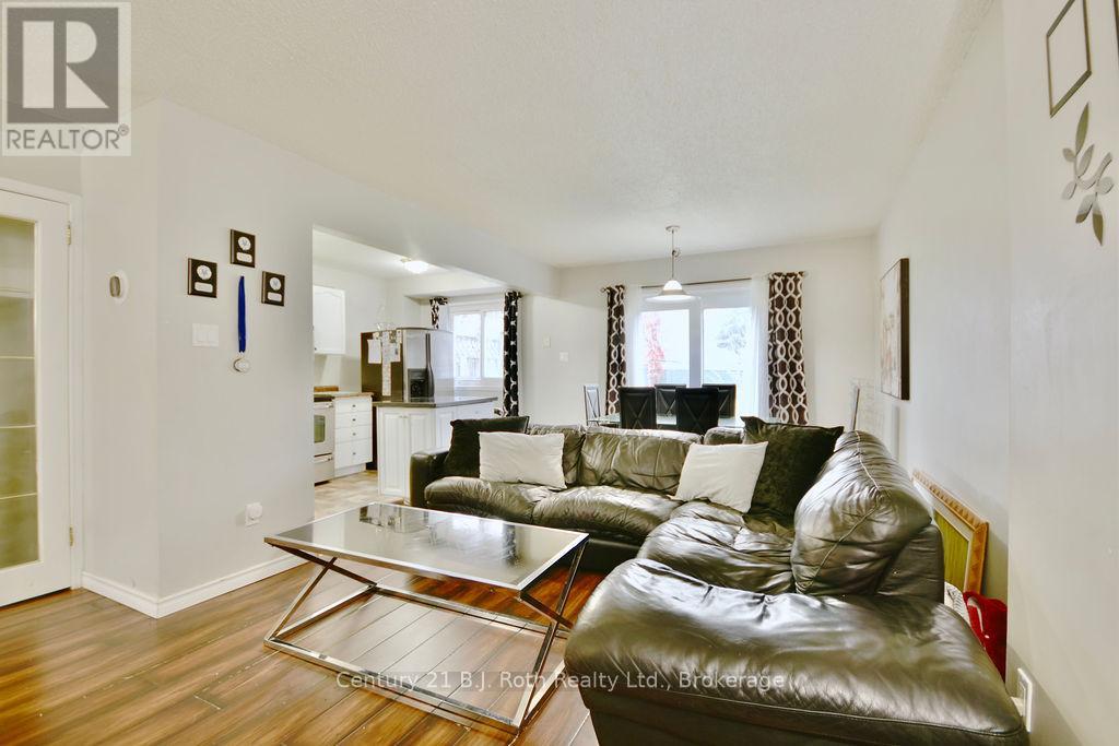 Photo 2 of 7 441 Barrie Road, Orillia ON