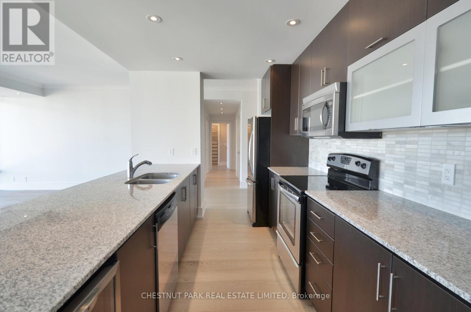 Photo 4 of Lph 06 90 Stadium Road, Toronto ON