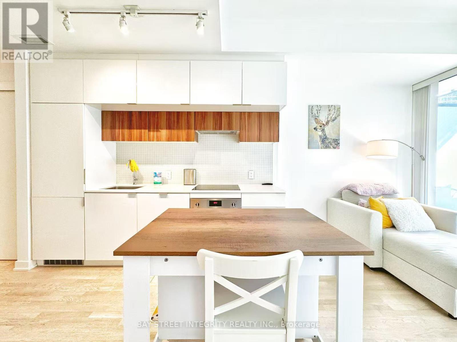 Photo 1 of 207 185 Roehampton Avenue, Toronto ON