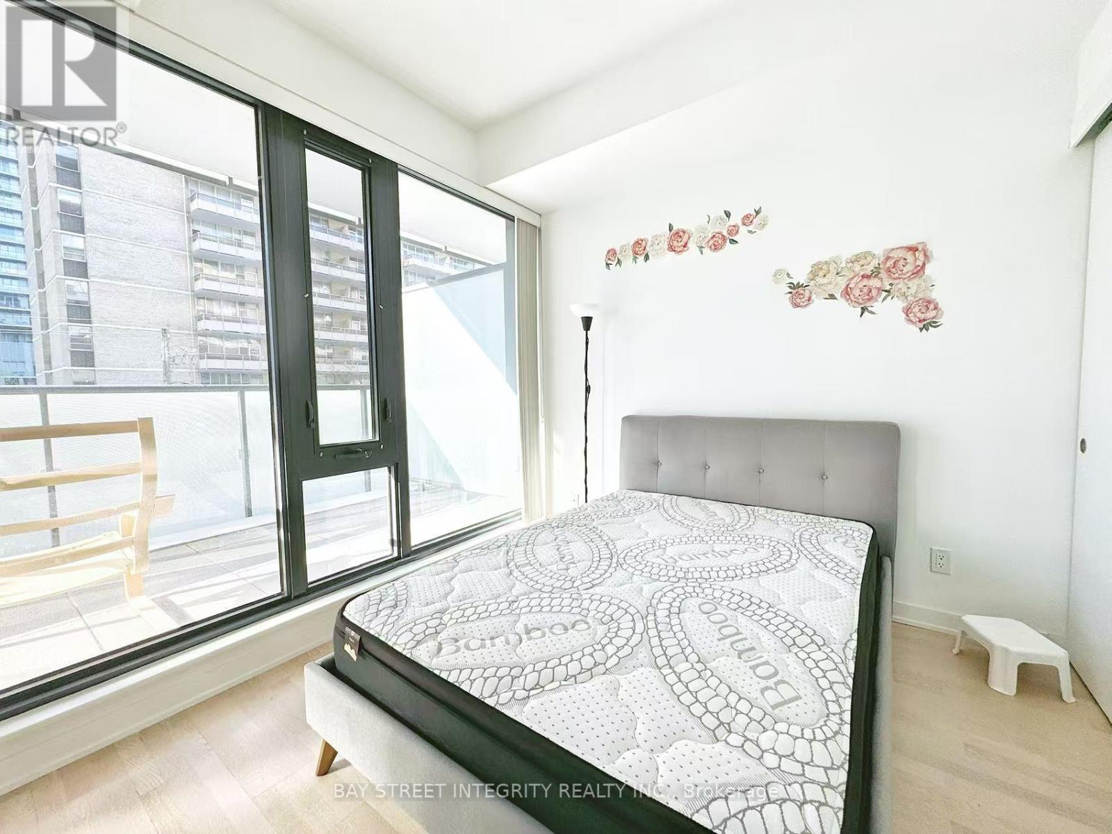 Photo 5 of 207 185 Roehampton Avenue, Toronto ON